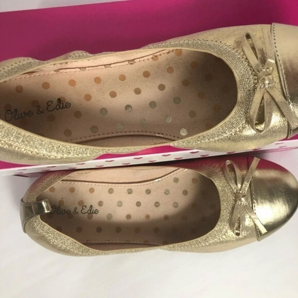 Olive‎ & Edie Taylor Gold Shoes Size 6M